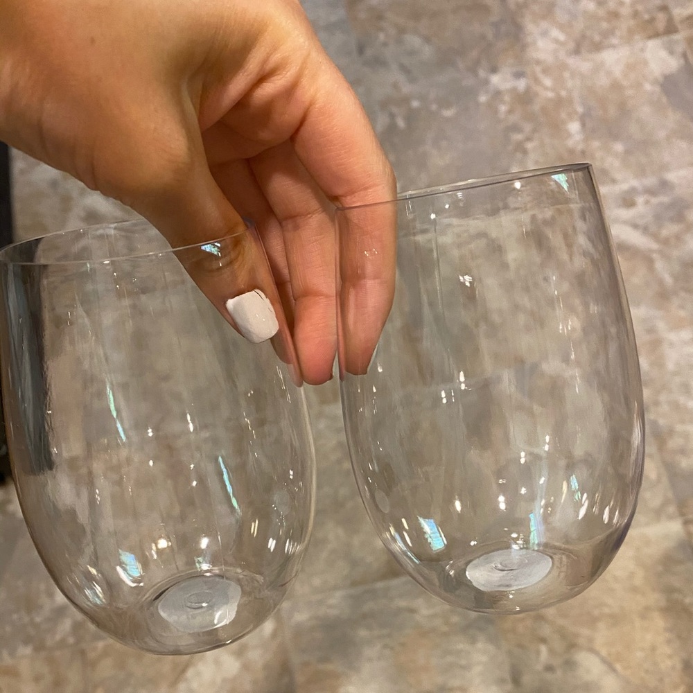 Plastic wine glass set